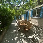 A L'ombre Du Figuier ! Maisonnette Jardin / Parking / Proche